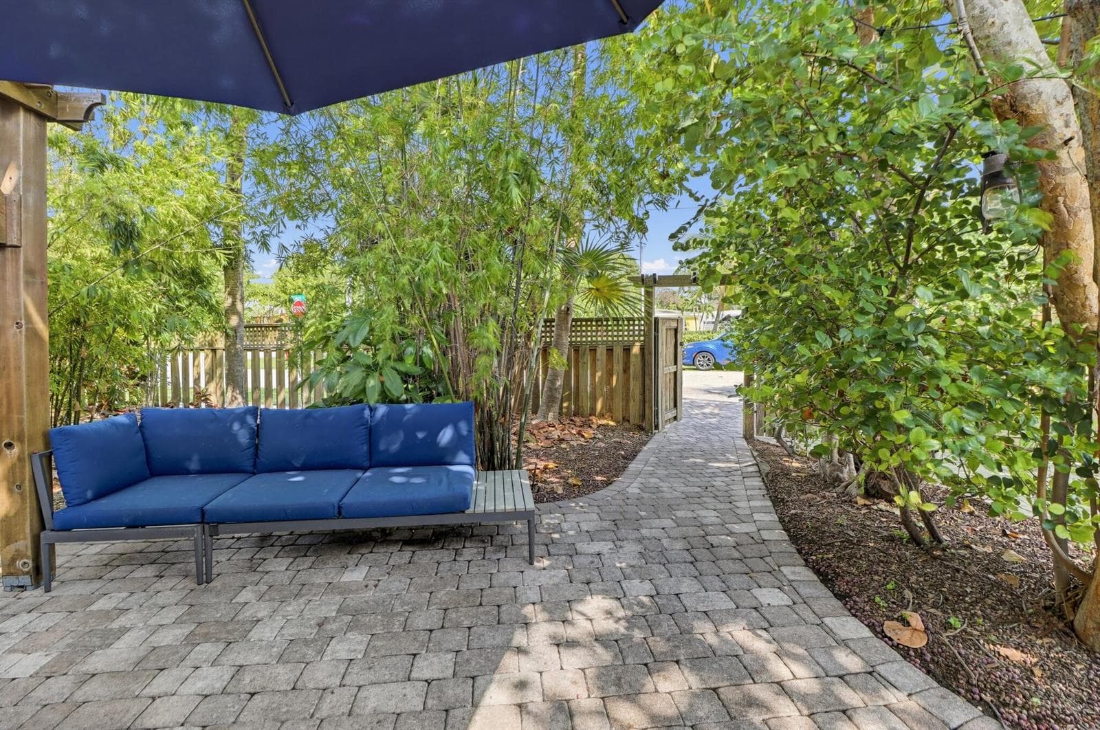 04_2240_Harbor_Dr-Exterior-0384
