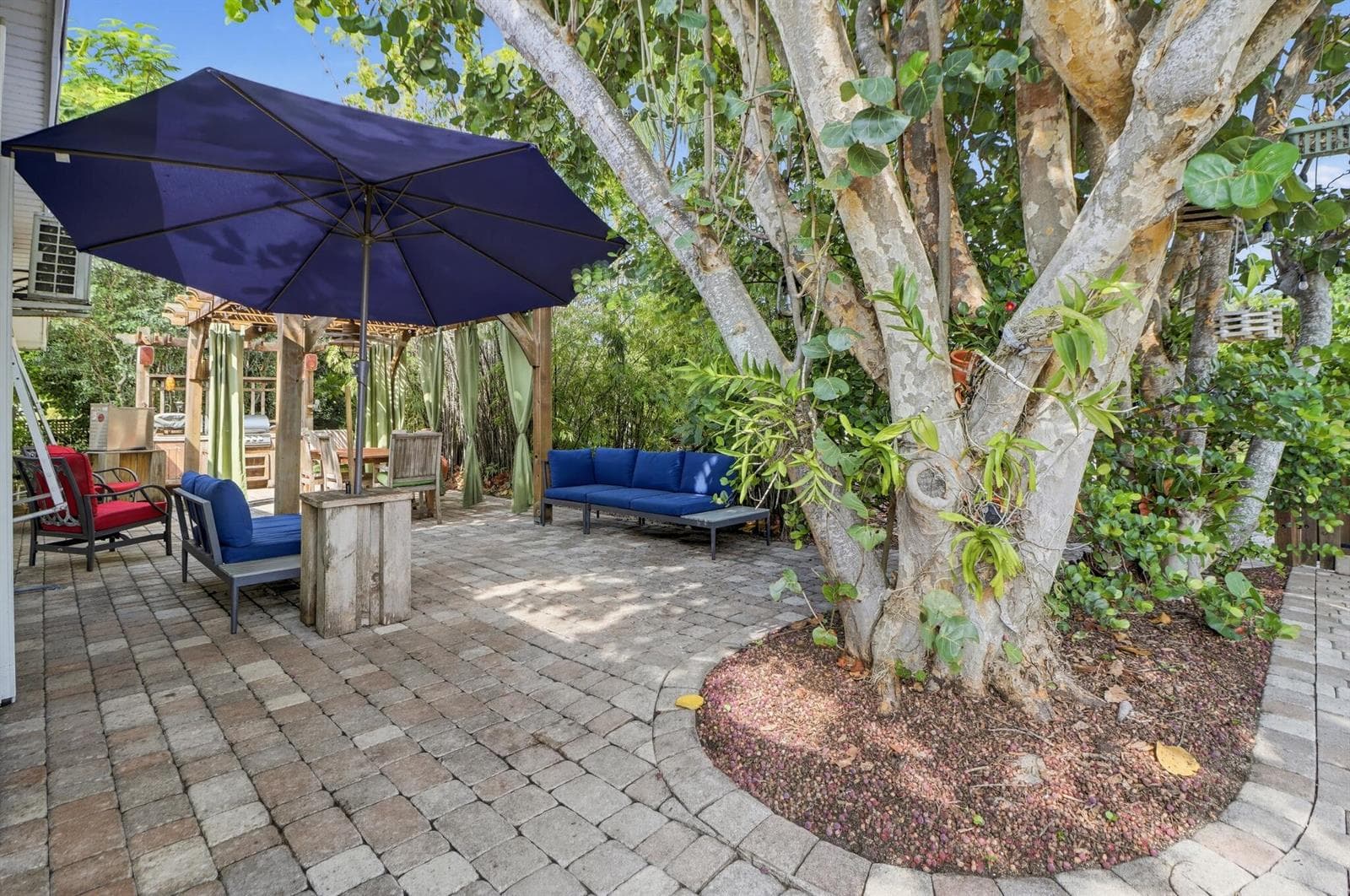 19_2240_Harbor_Dr-Exterior-0339