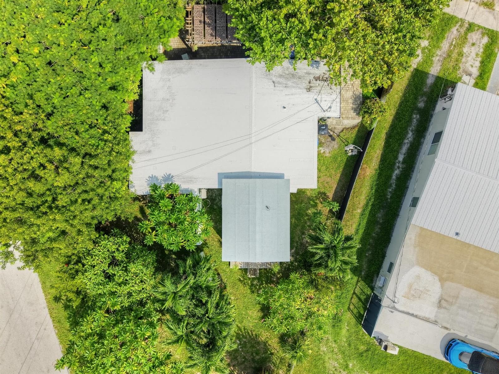 37_2240_Harbor_Dr-Exterior-32_D