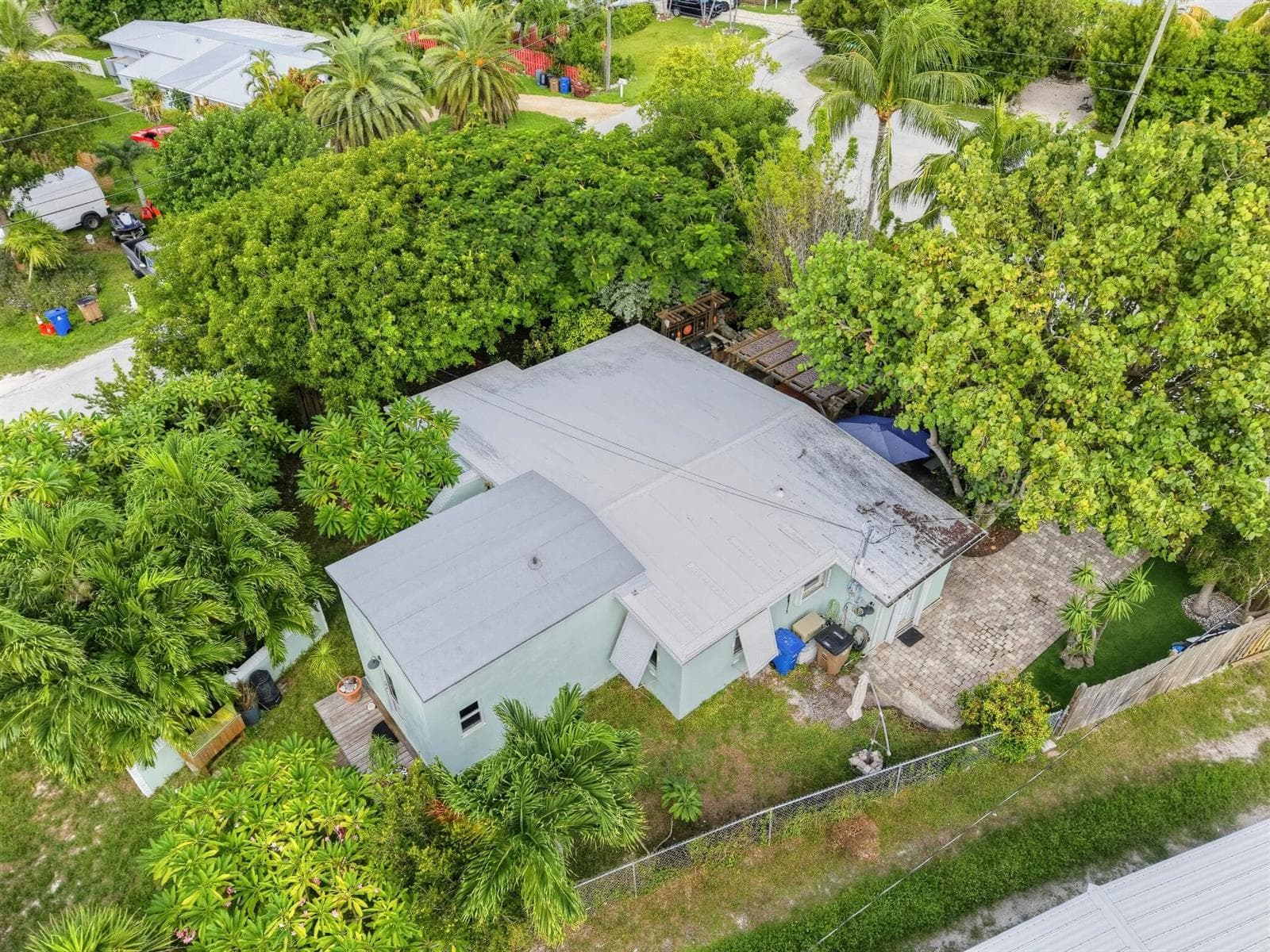 46_2240_Harbor_Dr-Exterior-23_D