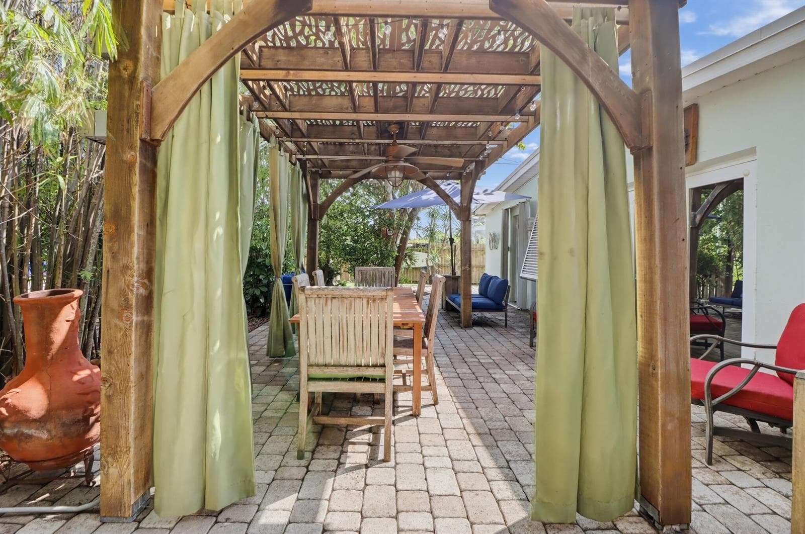22_2240_Harbor_Dr-Exterior-0327