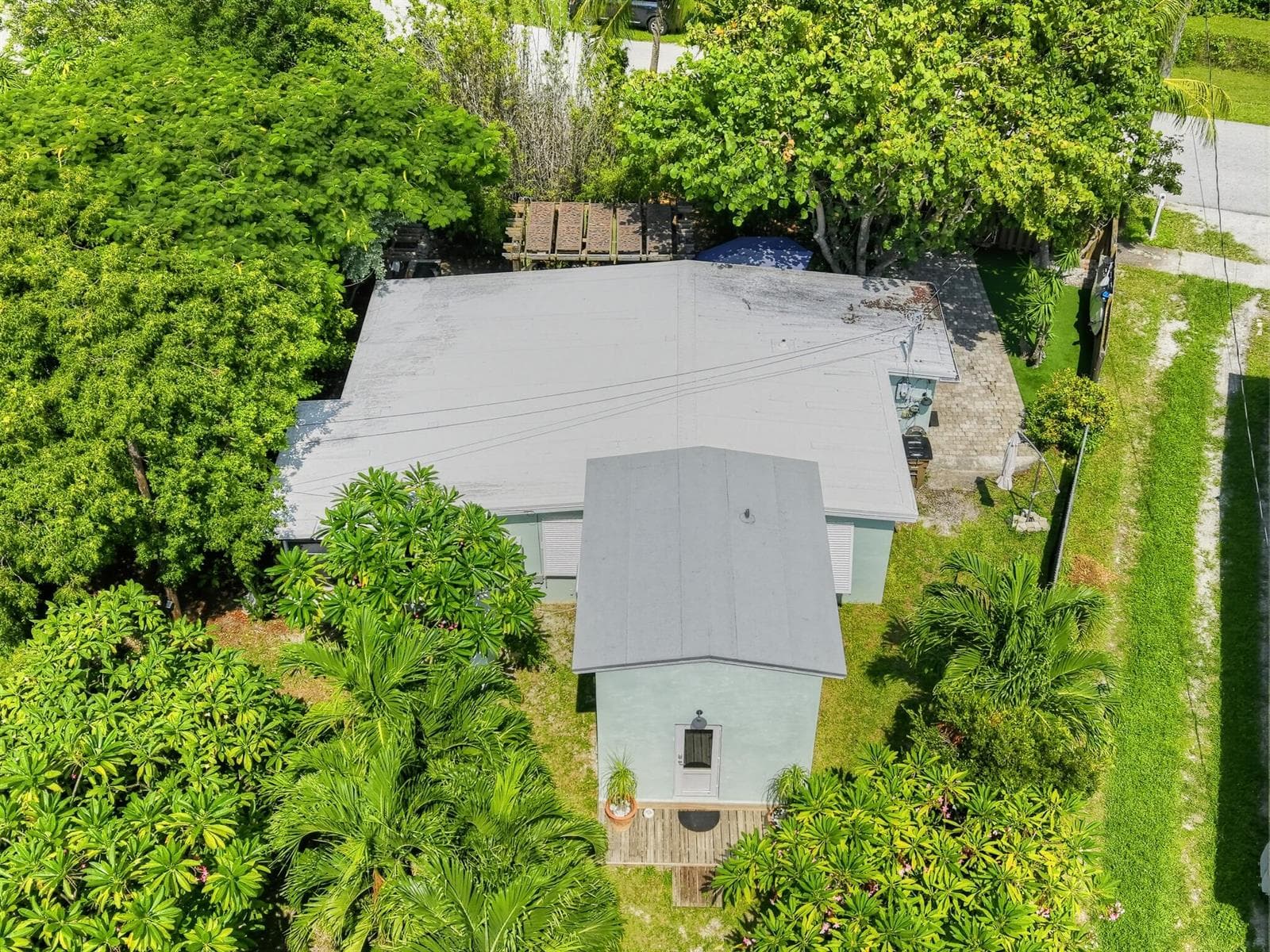 28_2240_Harbor_Dr-Exterior-41_D