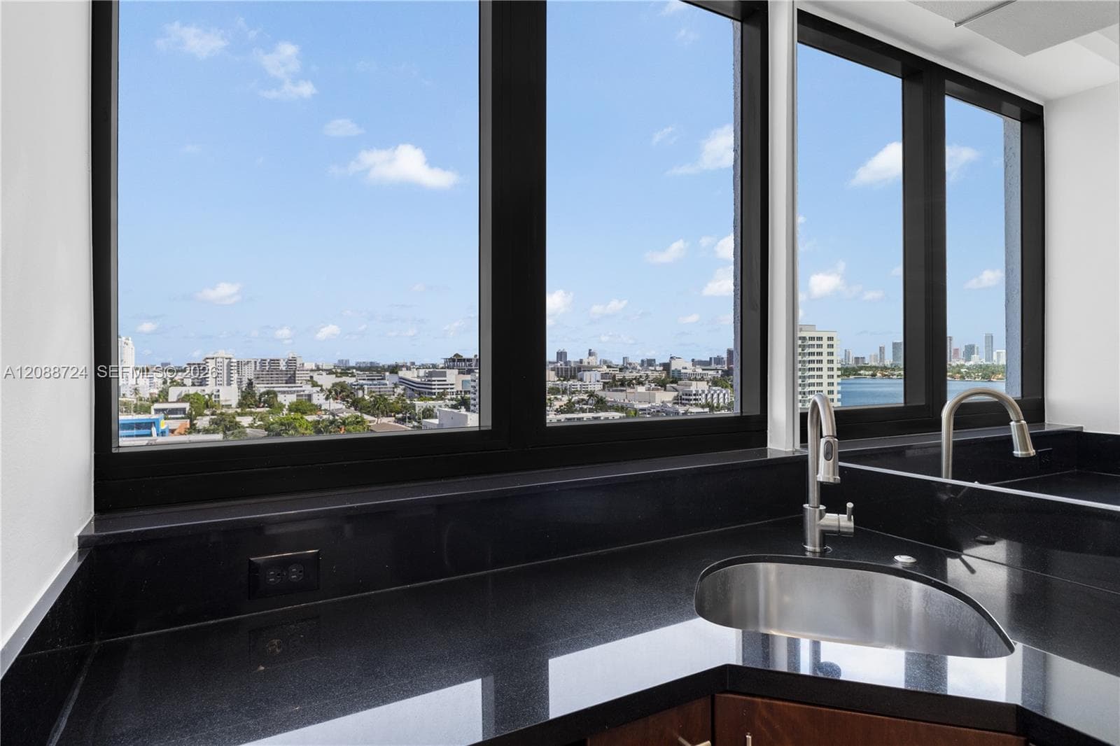 Waverly · #1111 in Miami Beach - Photo 10