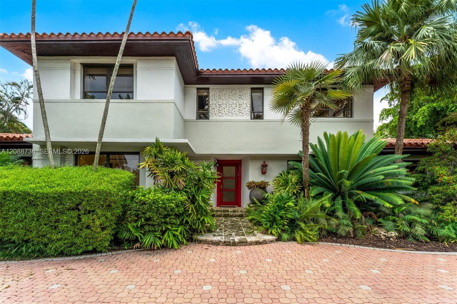 Disclaimer: Some images in this listing have been virtually staged to showcase the home's potential. The property is currently unfurnished and will be rented as such.