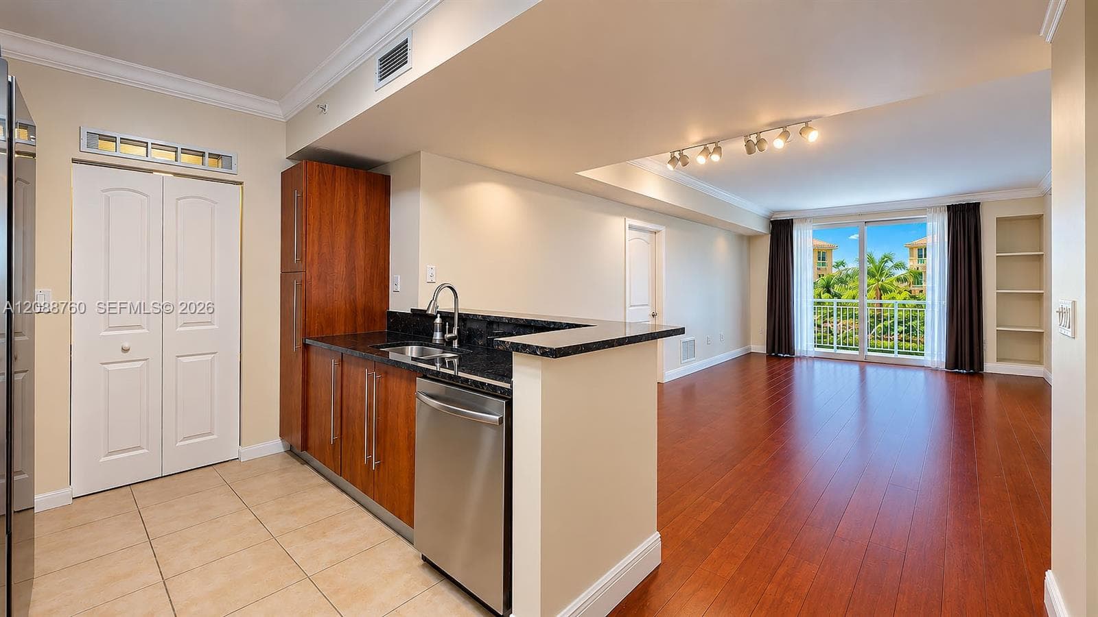 TOSCANO CONDO · #716S in Miami - Photo 9