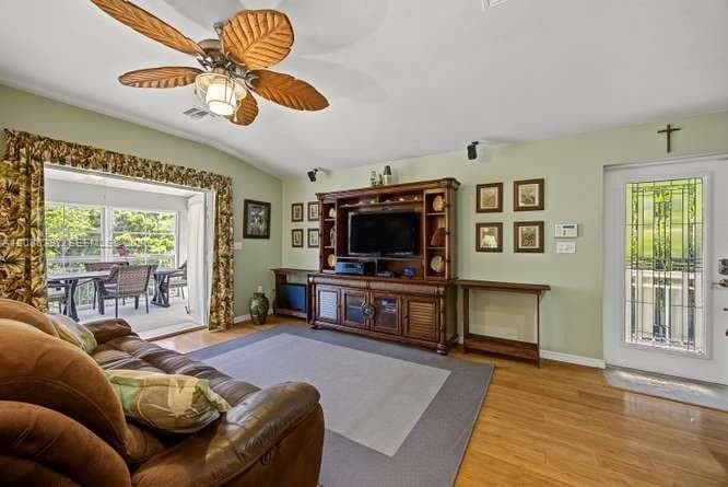 1217 Mockingbird Rd photo 7