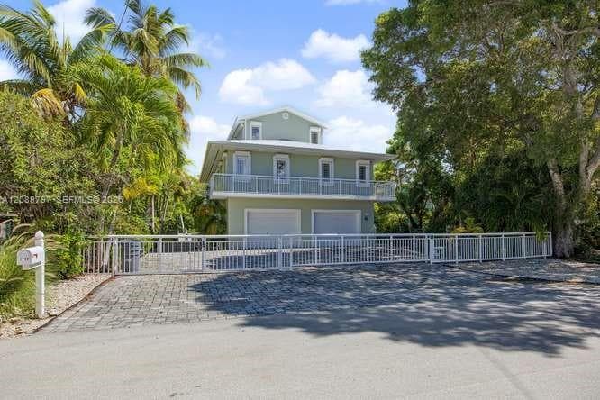 1217 Mockingbird Rd photo 1