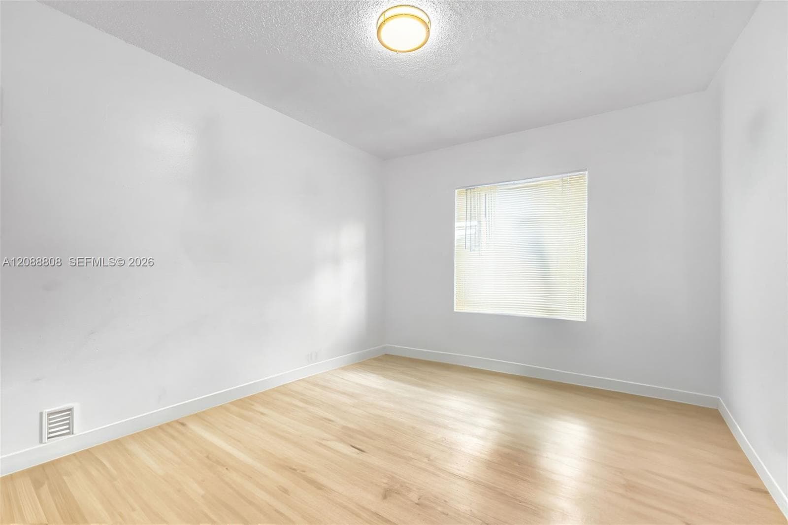 110 NE 9th Ct photo 16