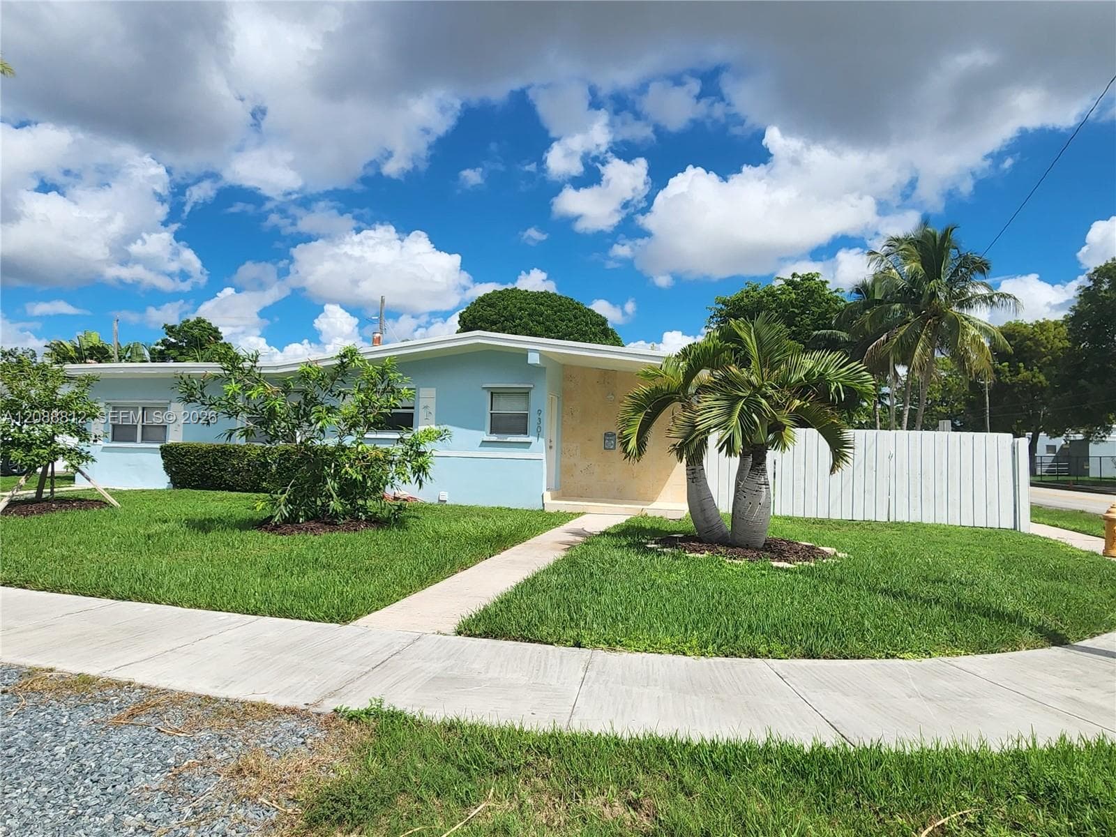 9301 SW 54th St photo 3