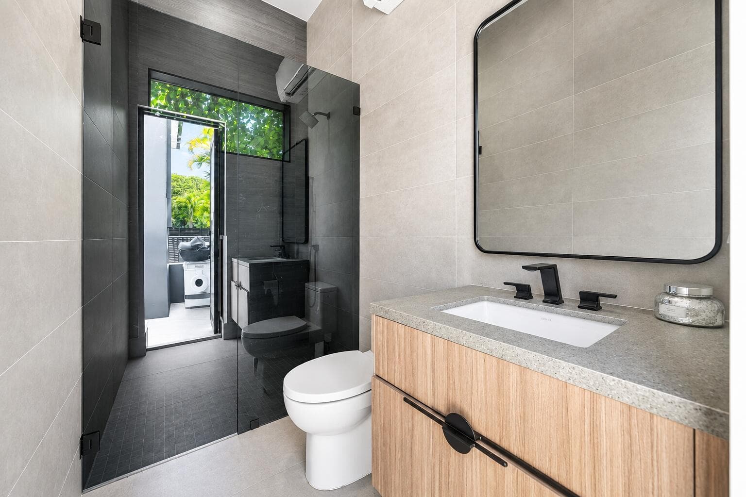 Cabana Full Bathroom