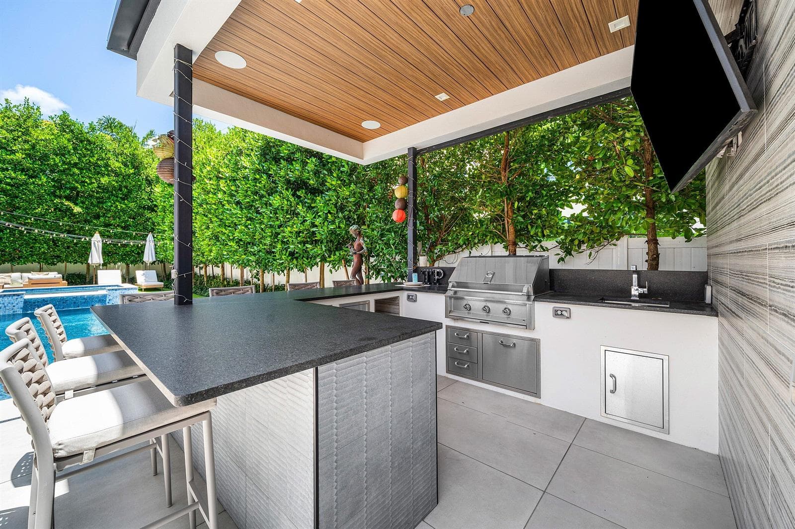 Outdoor Kitchen