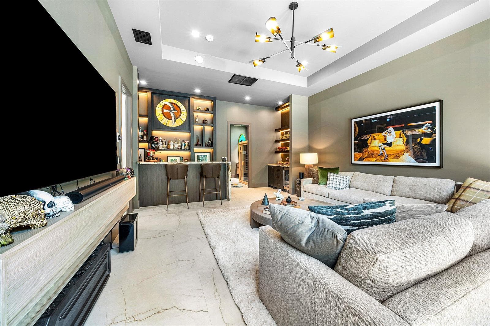 Club Room/Bedroom 1