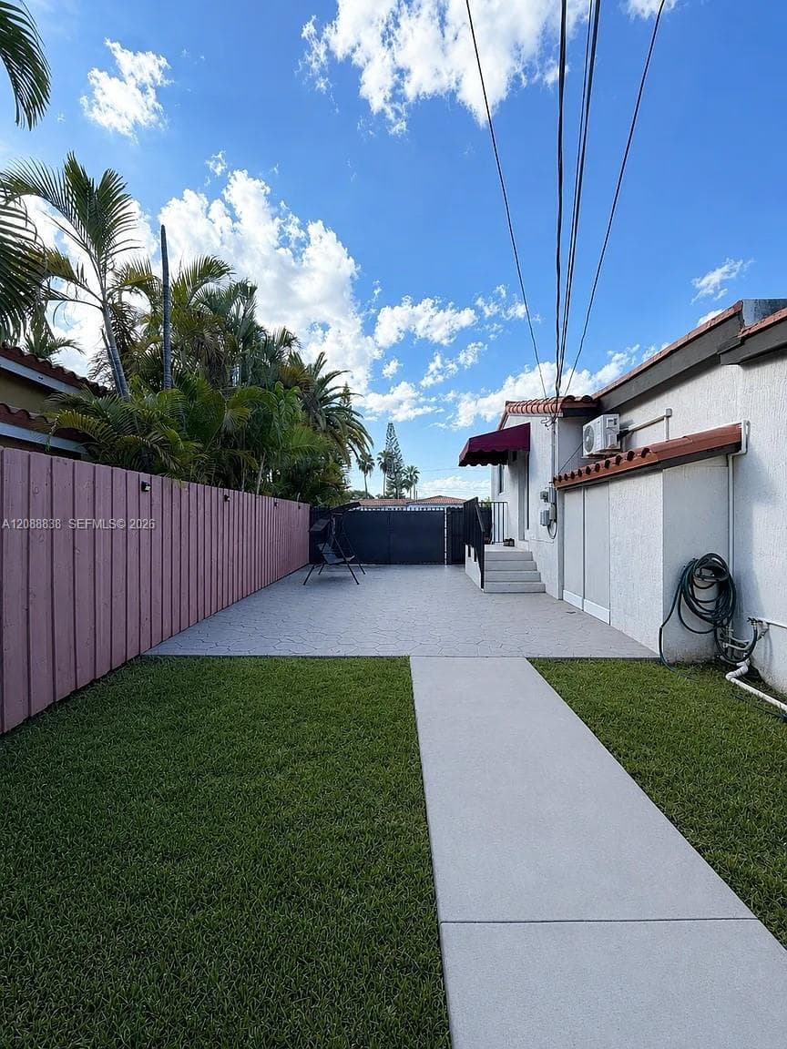 8260 SW 27th Ter photo 12