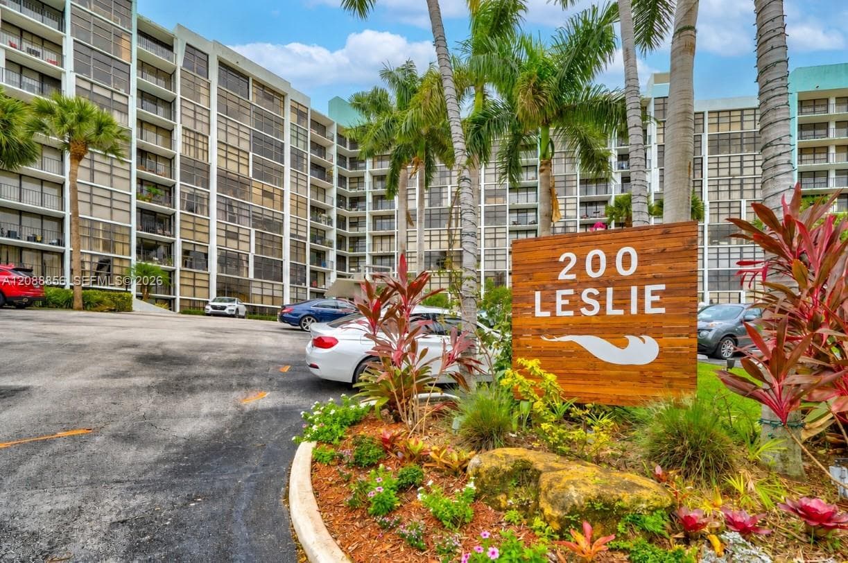 TOWERS OF OCEANVIEW · #204 in Hallandale Beach - Photo 13