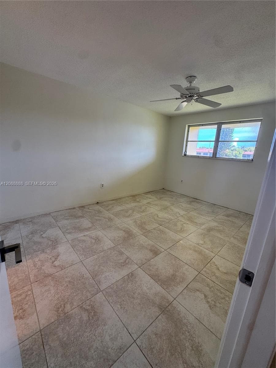 Biscayne Lake Gardens · #213 C in Aventura - Photo 9