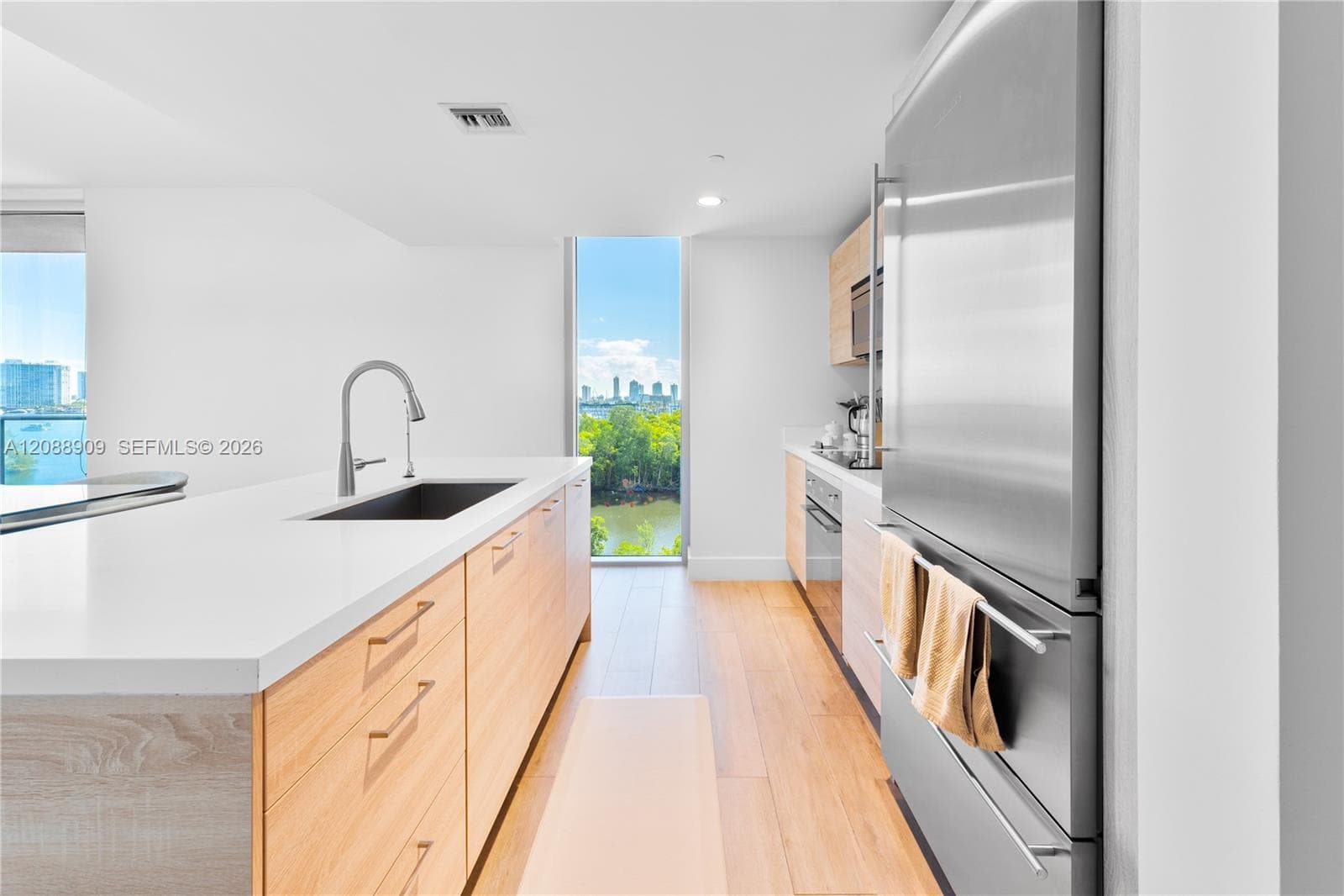 THE HARBOUR NORTH CONDO · #707 in North Miami Beach - Photo 2