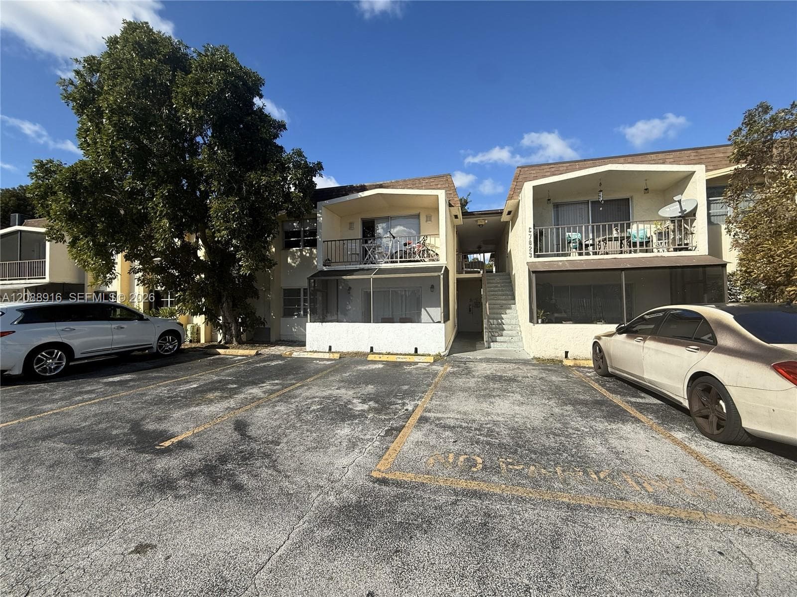 LAKEWOOD VILLAS CONDO · #C207 in Miami - Photo 9