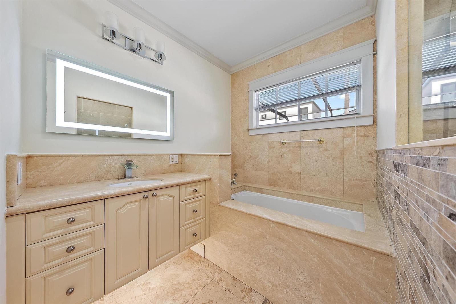 228 9th St-27