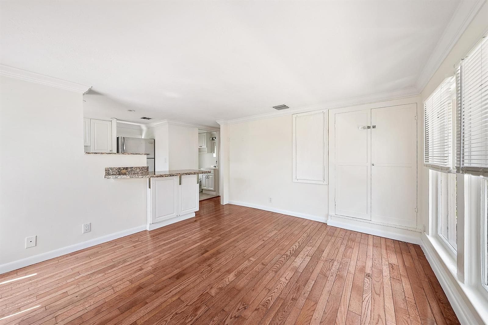 228 9th St-46