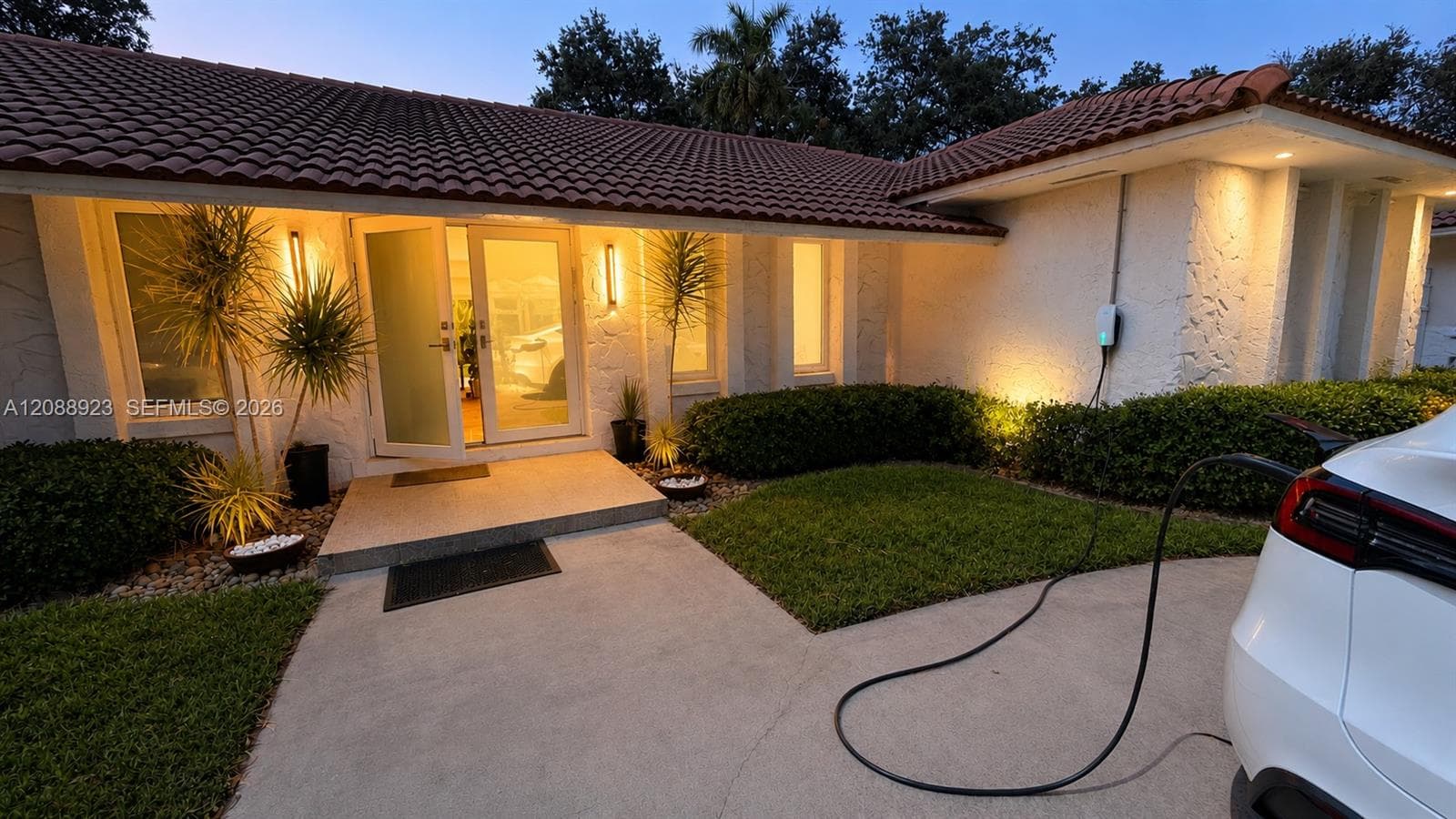 Front entry w/charger