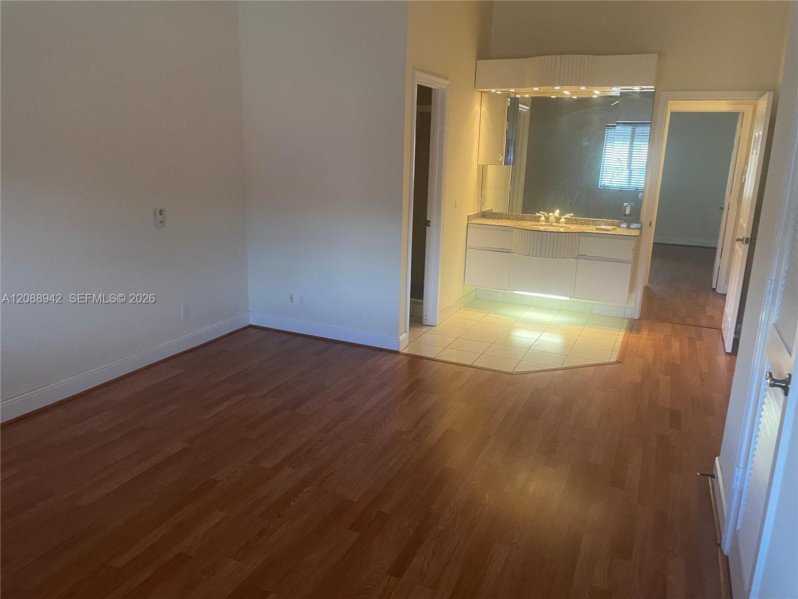 2447 NE 14th St #510 photo 5
