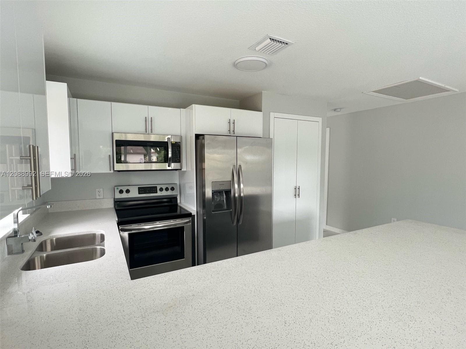 2254 Cody St photo 12