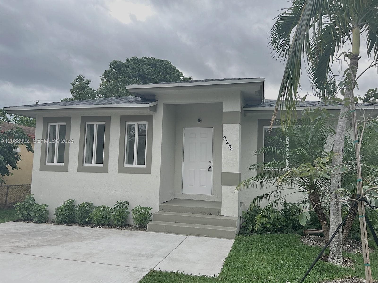 2254 Cody St photo 3
