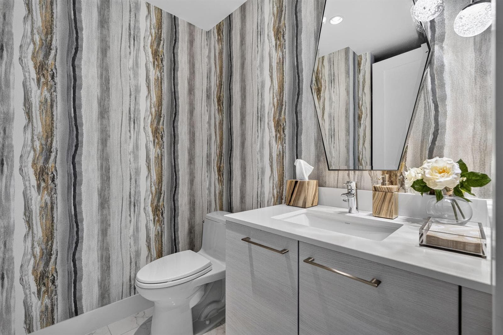1904 powder room 7452