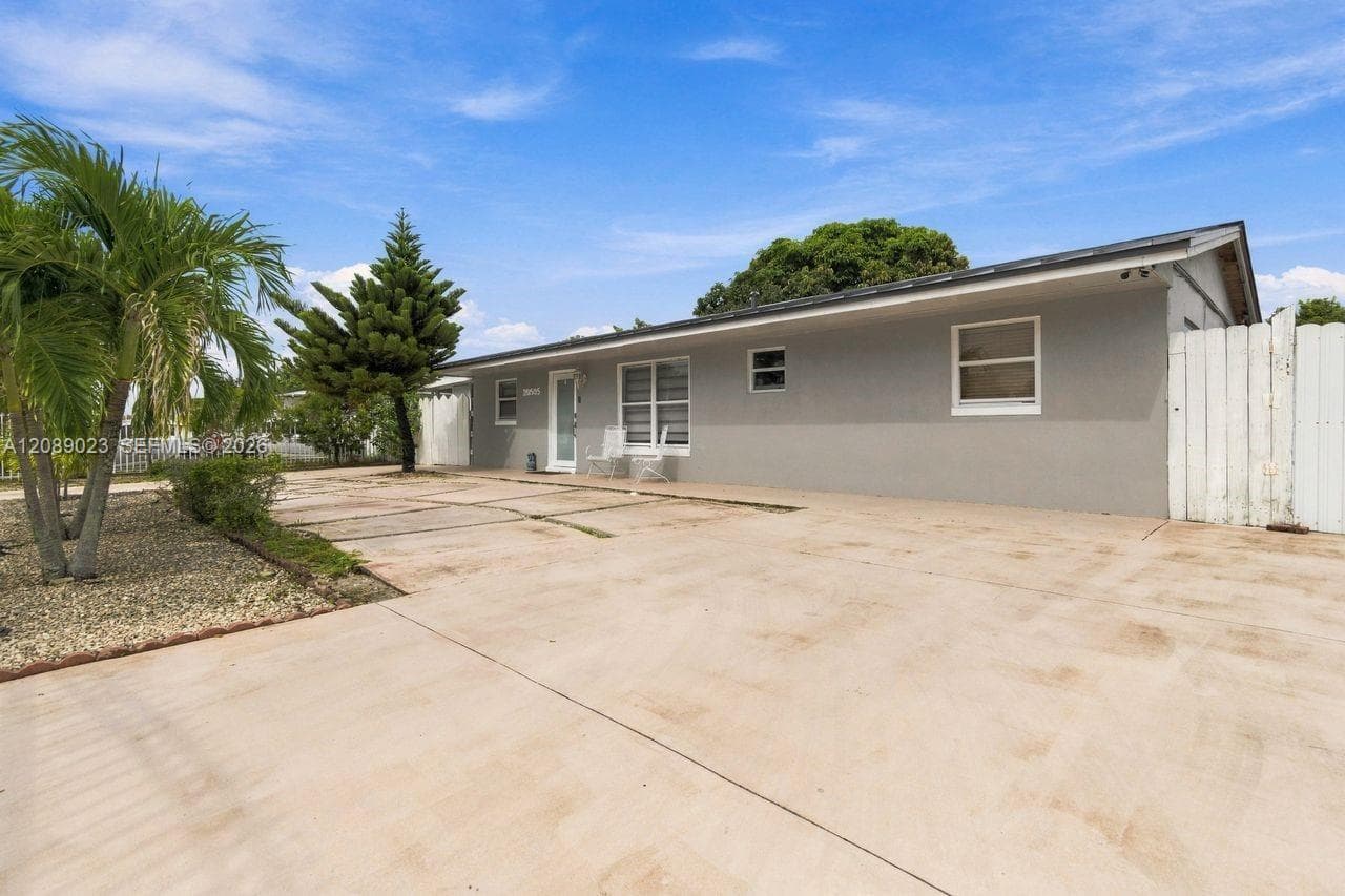 20505 NW 45th Ave photo 2