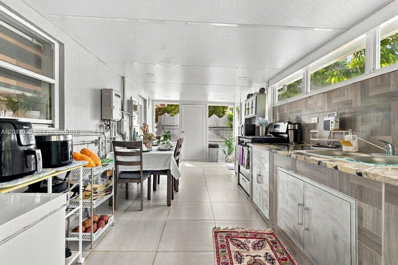 20505 NW 45th Ave photo 17