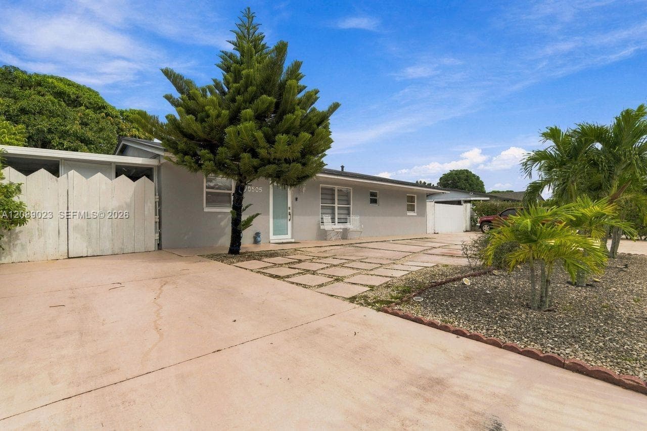 20505 NW 45th Ave photo 3