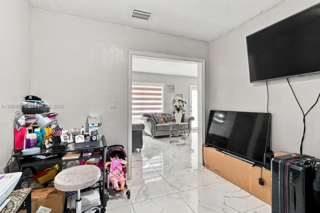 20505 NW 45th Ave photo 34