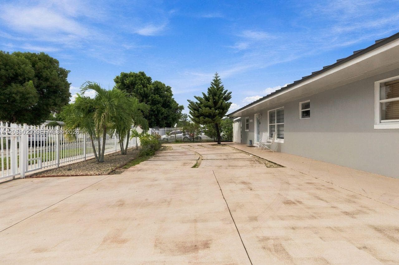 20505 NW 45th Ave photo 4
