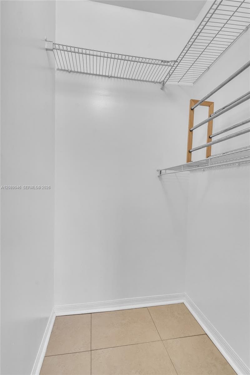 CASTELLO III CONDO · #205 in Miami - Photo 9