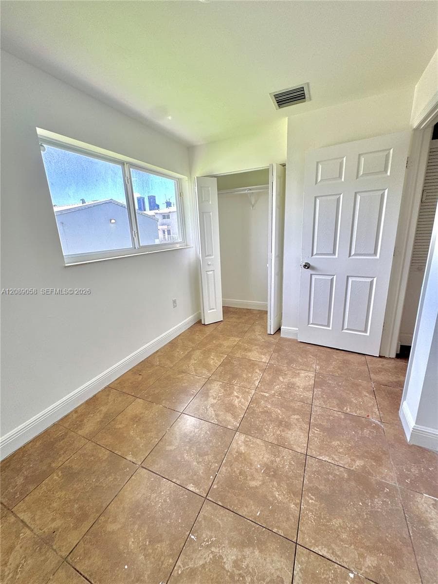 TOWN PARK PLAZA NORTH · #323 in Miami - Photo 7