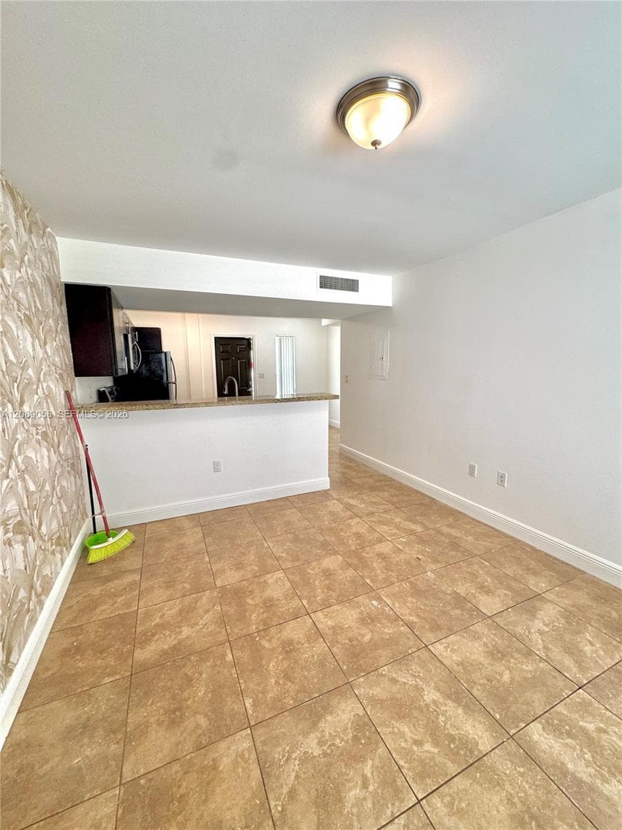 TOWN PARK PLAZA NORTH · #323 in Miami - Photo 3