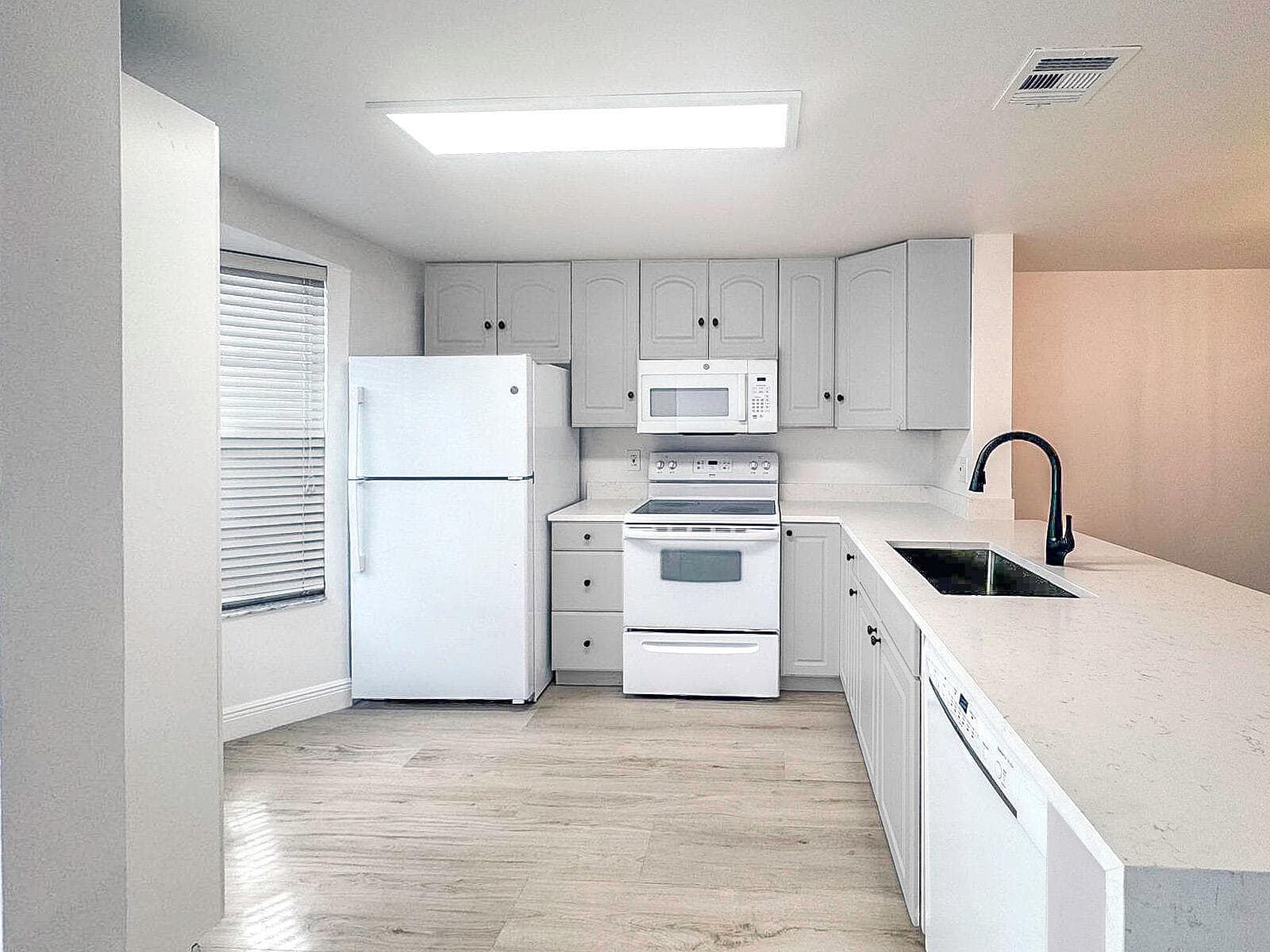 ground-kitchen-grey-extended