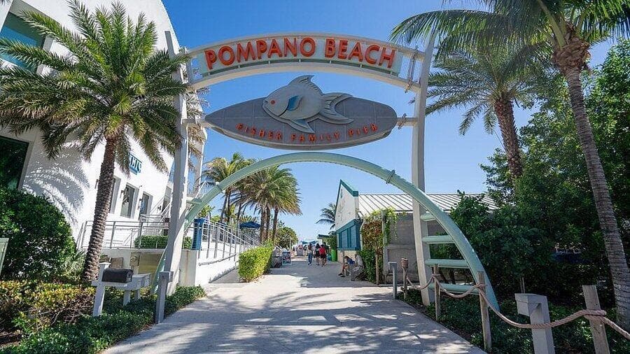pompano-beach-pier-entrance
