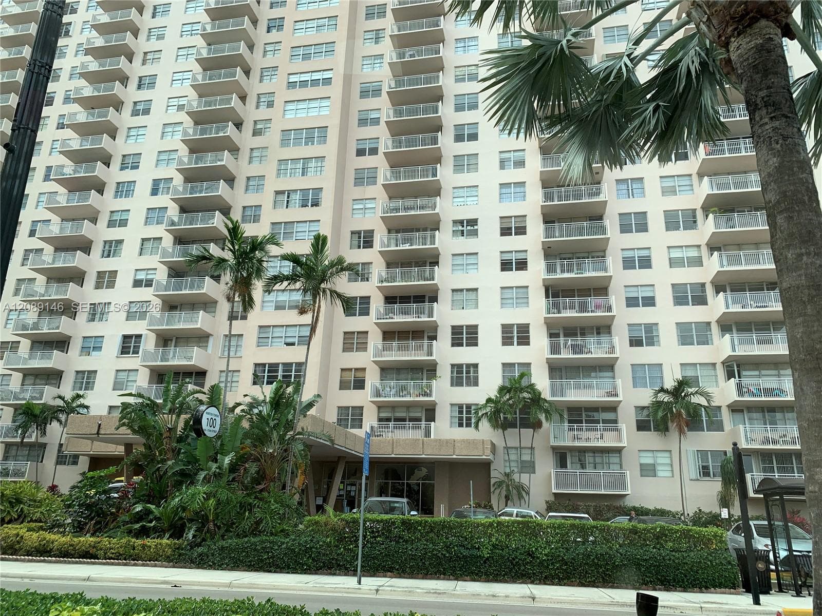 WINSTON TOWERS 100 CONDO · #1406 in Sunny Isles Beach - Photo 4