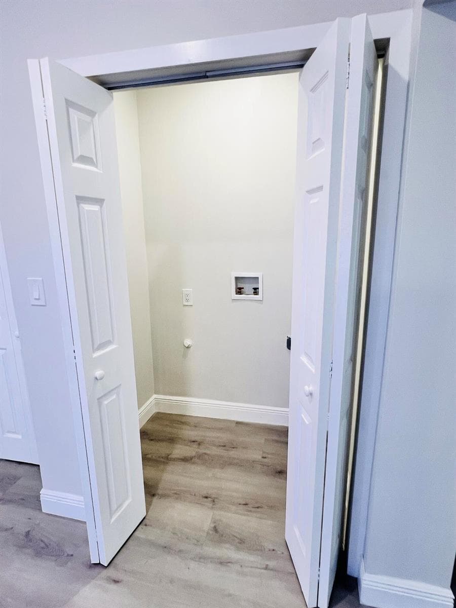 Washer/Dryer hookups Closet