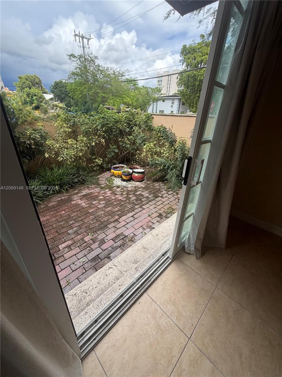 MADEIRA VILLAGE CONDO · #102 in Coral Gables - Photo 8