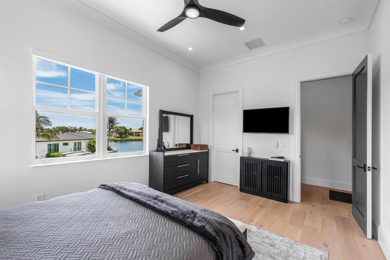 Bedroom 5 with a View