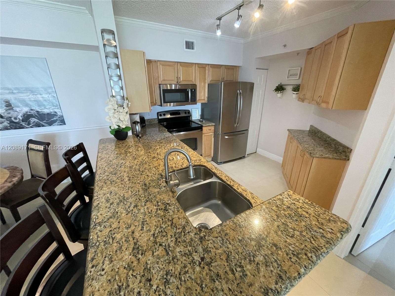 Porto Bellagio · #1816 in Sunny Isles Beach - Photo 6