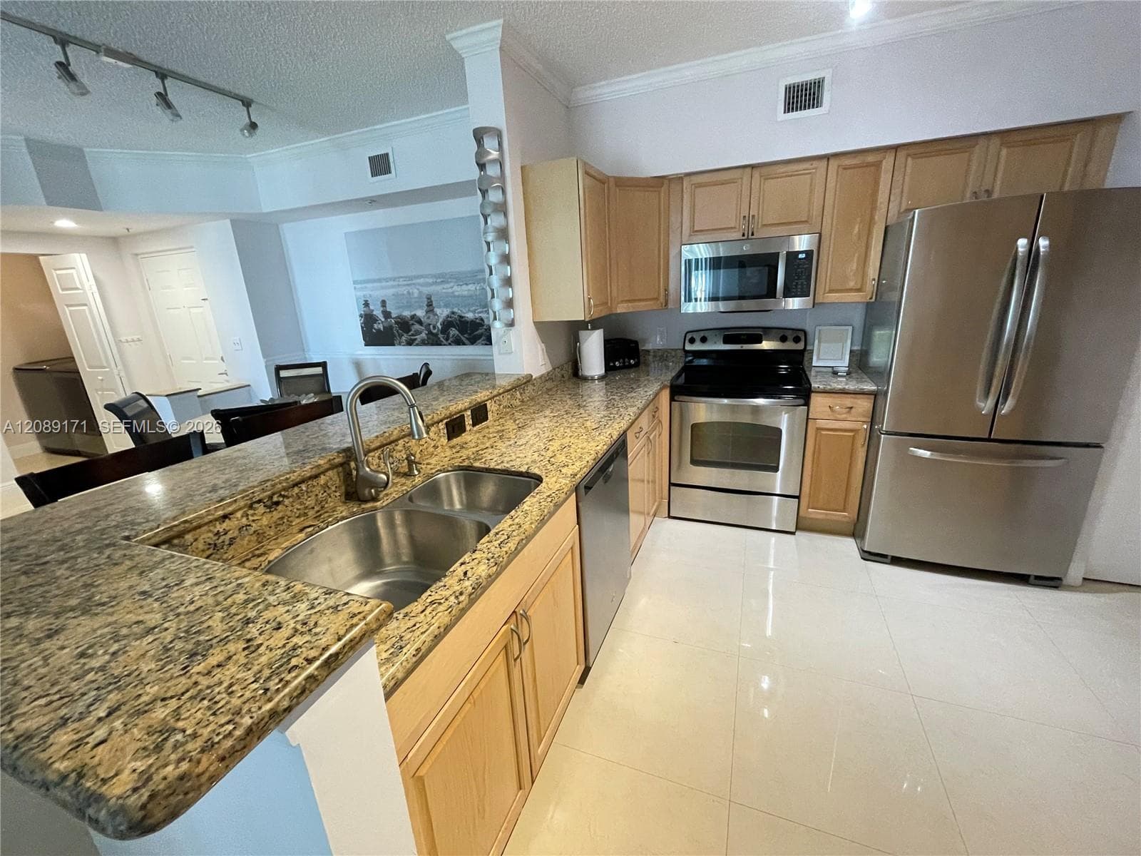 Porto Bellagio · #1816 in Sunny Isles Beach - Photo 3