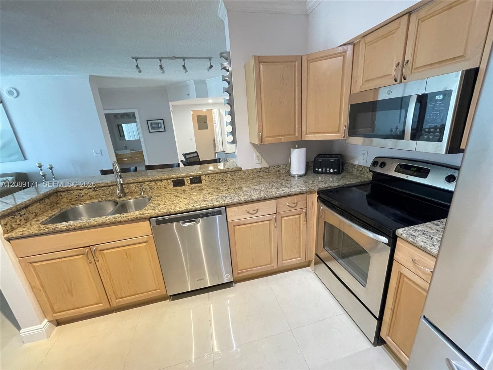 Porto Bellagio · #1816 in Sunny Isles Beach - Photo 4