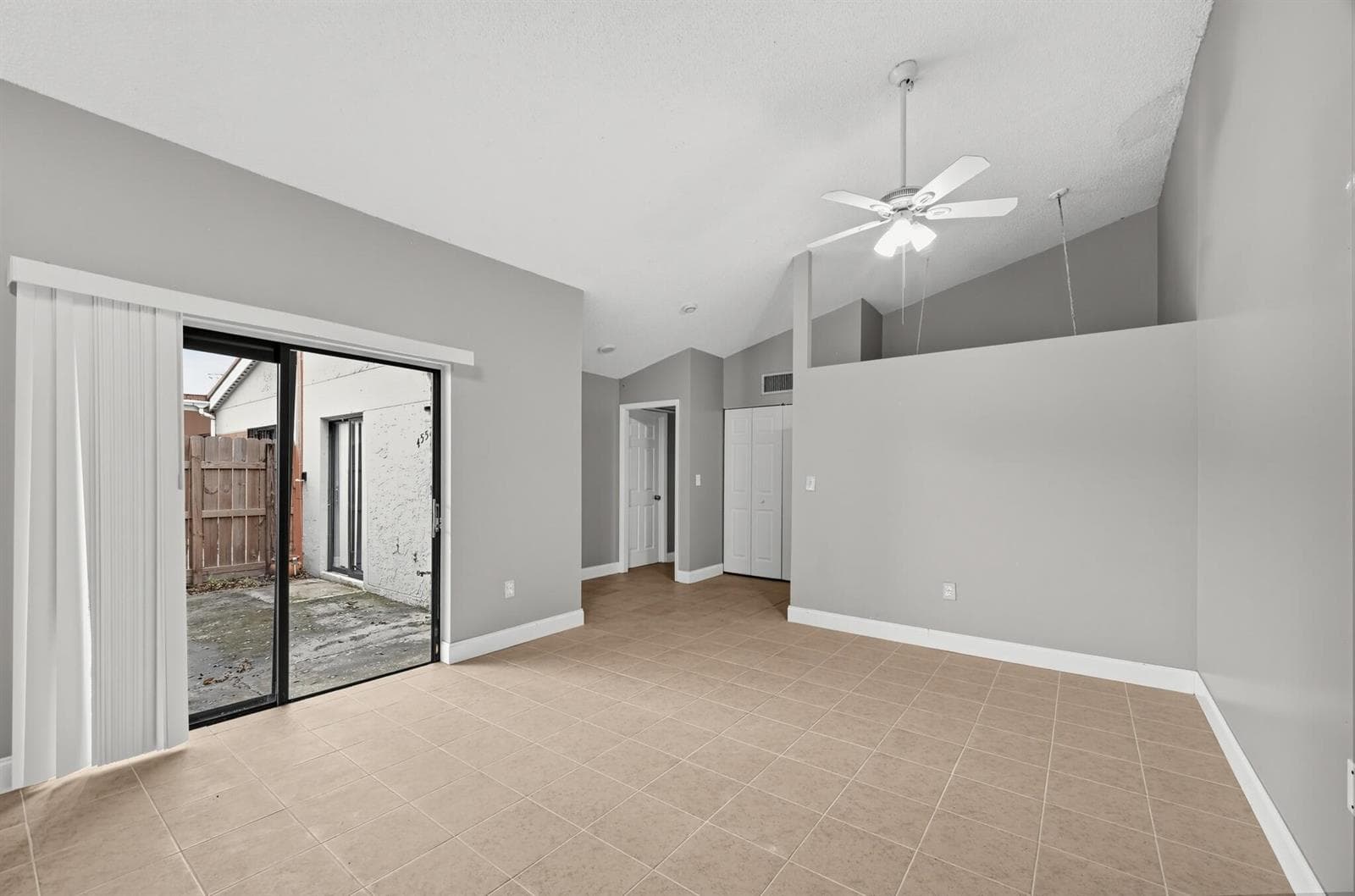 14_4552_NW_185th_St-Others-0071