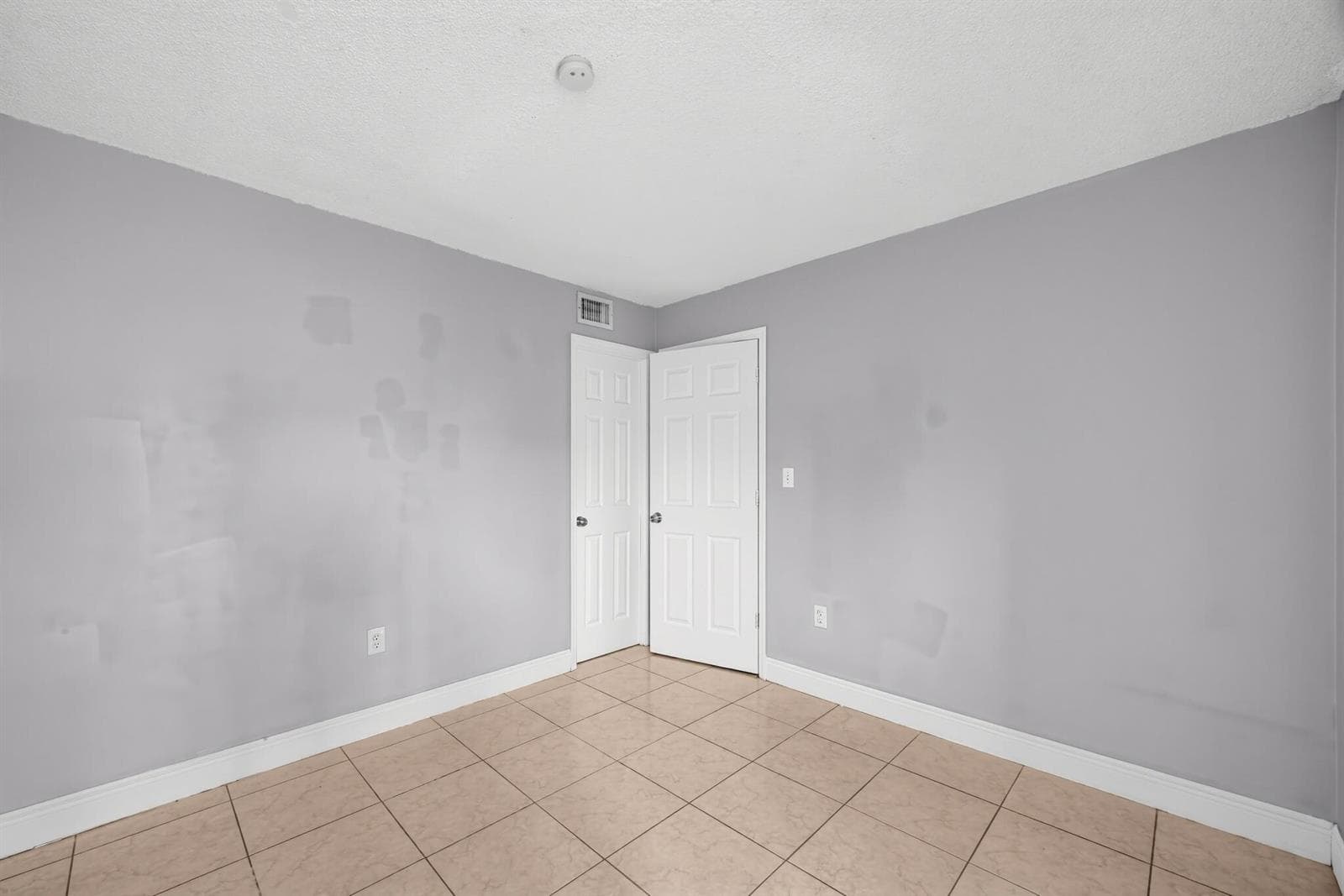 10_4552_NW_185th_St-Bedroom-0059