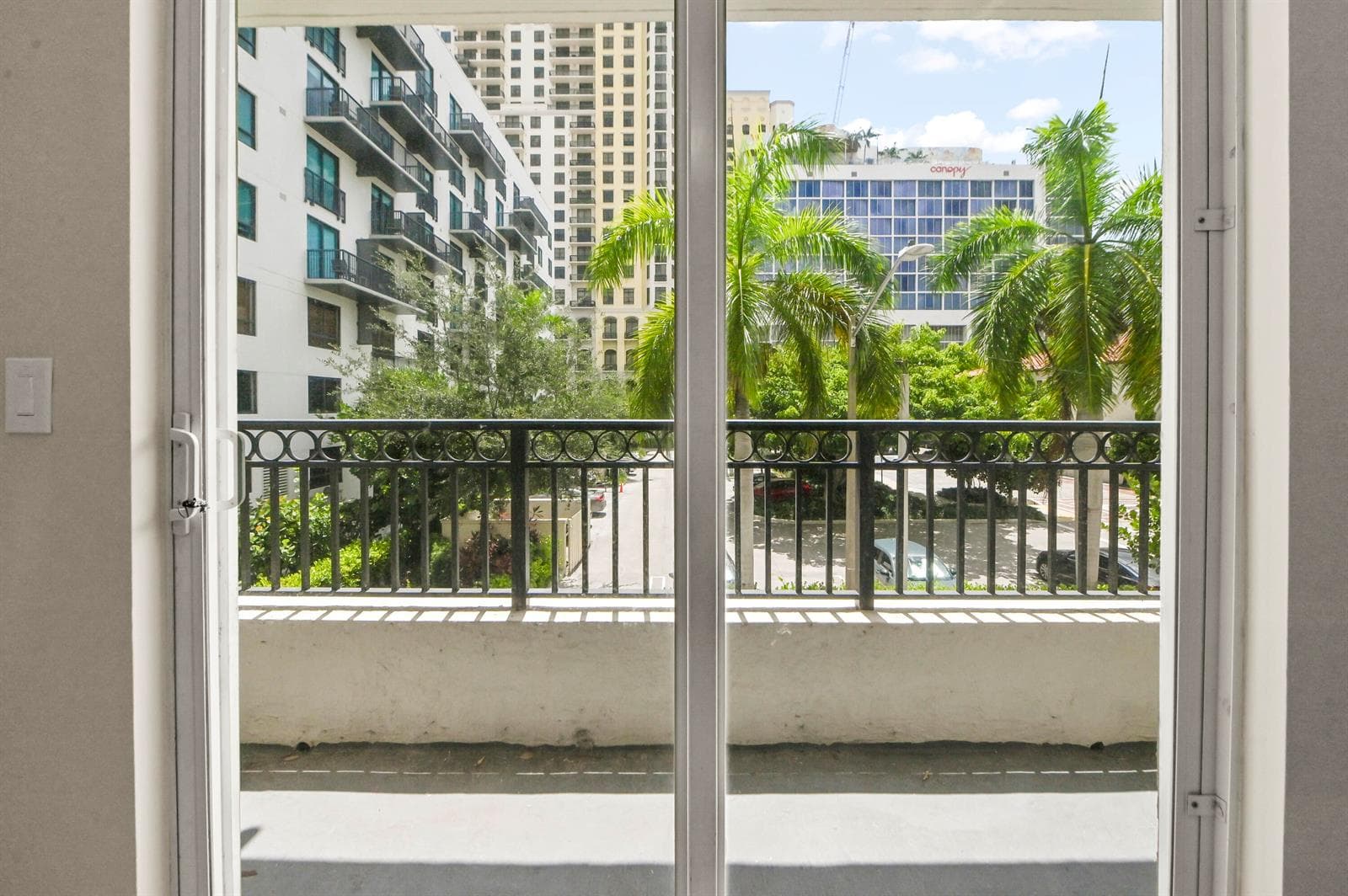 27 Balcony 01