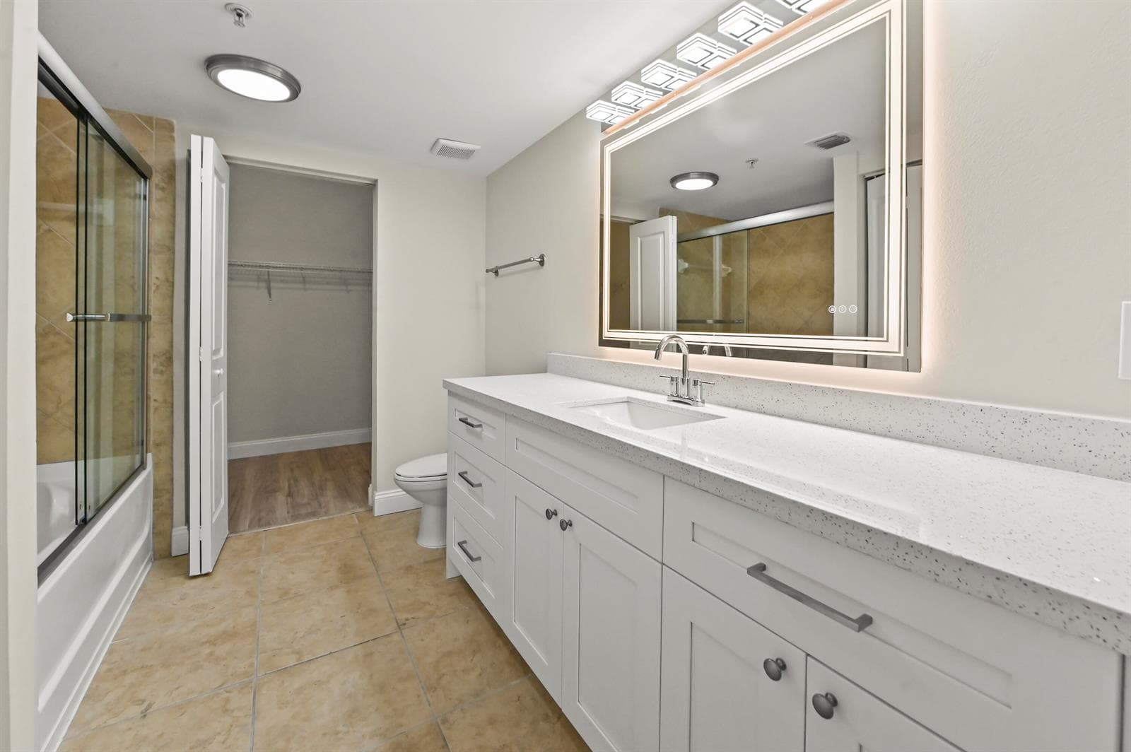 19 Bathroom 01