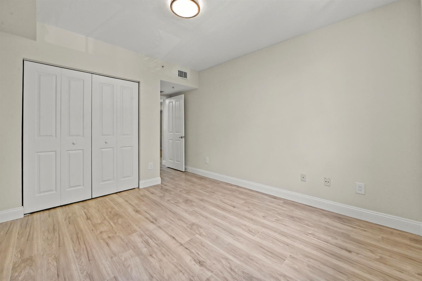 24 Bedroom 02
